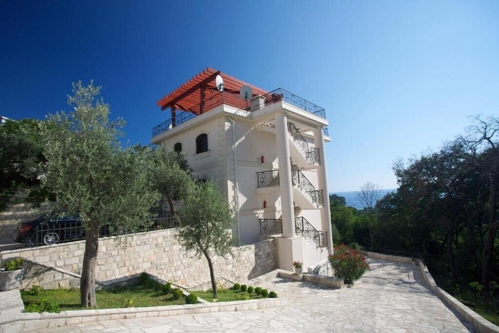 Отель St.George Apartments 3*