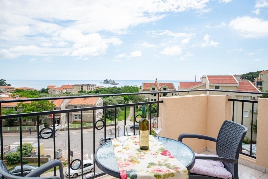 Отель Apartments Vjera Petrovac 3*