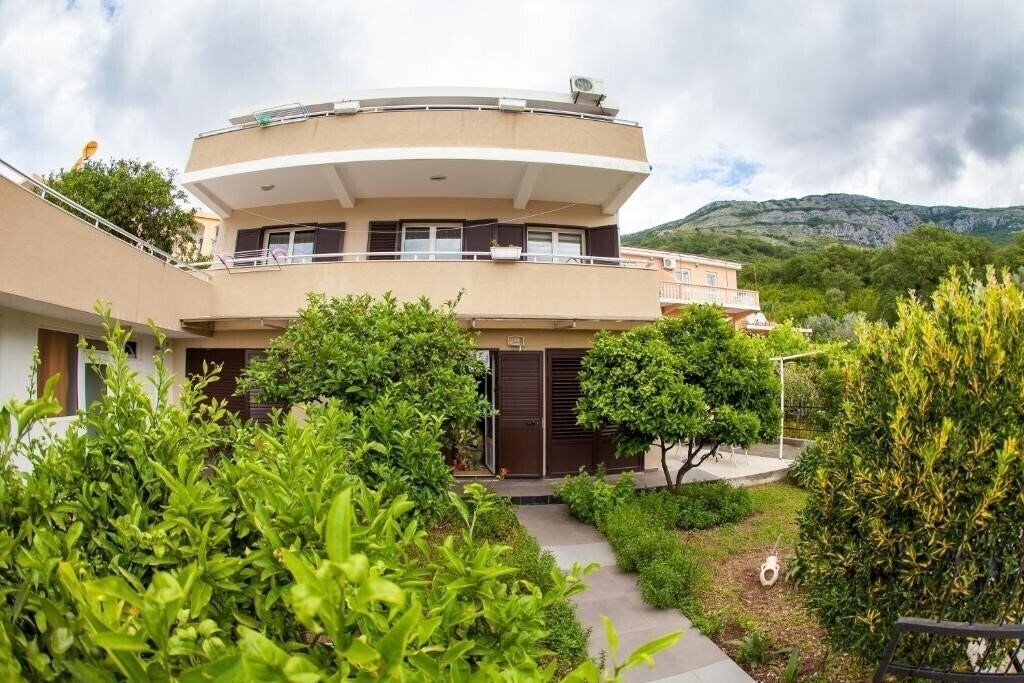 Отель Apartments Vila Masha 3*