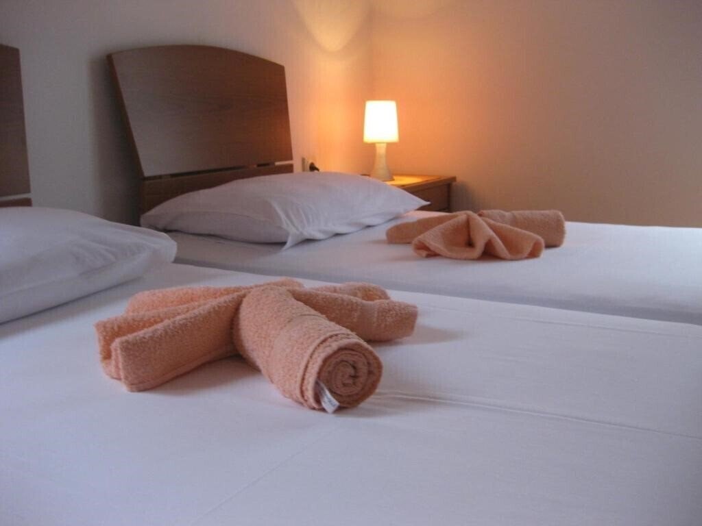 Готель Apartments Drobni Pijesak 3*