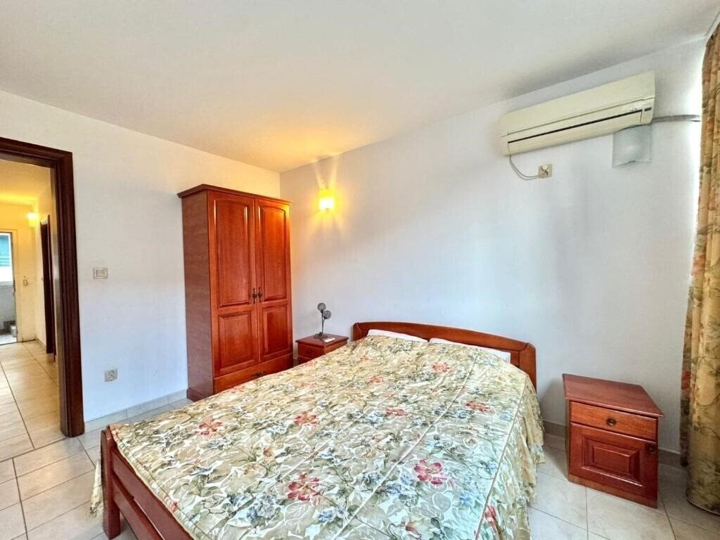 Фотография The Four Fish Apartments 3*