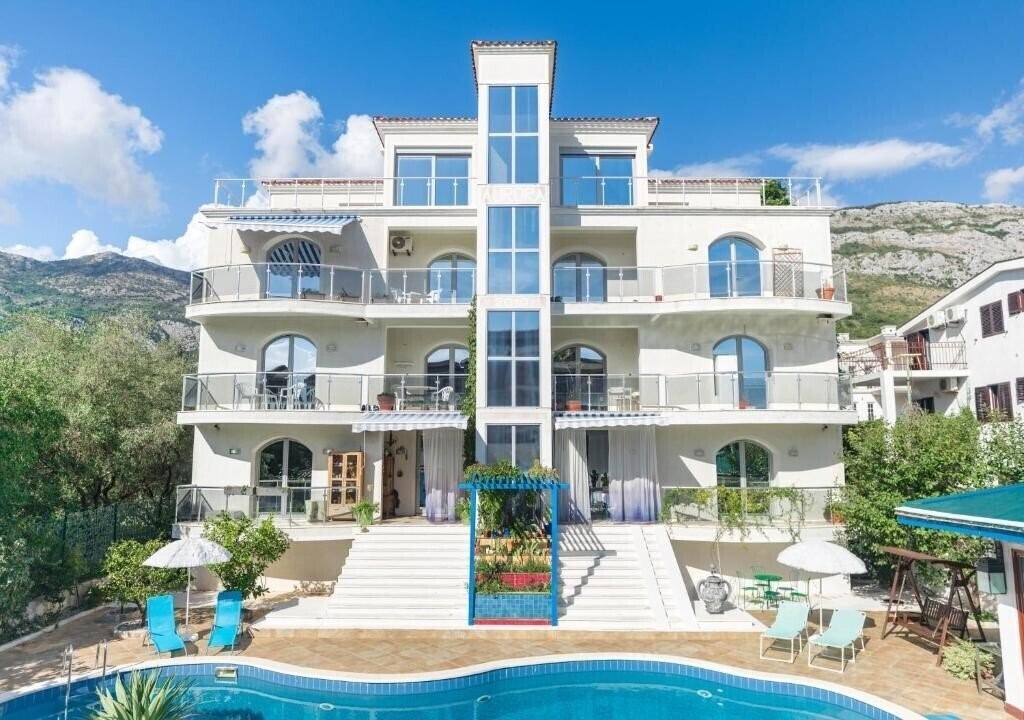Отель Villa Aurora 4*