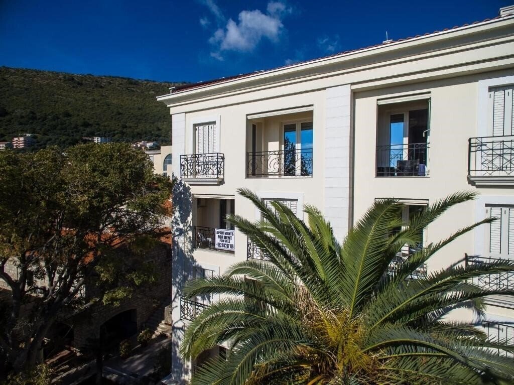Фотографія Lux Apartments Petrovac 4*