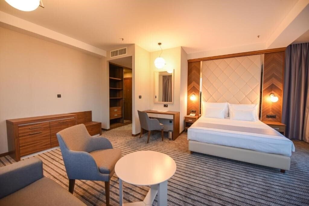 Фото Union Hotel Podgorica 4*
