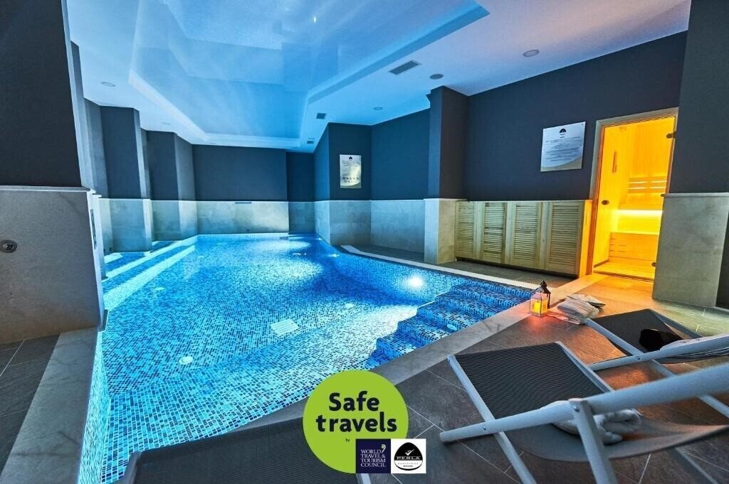 Отель Perla Residence Hotel & SPA 4*
