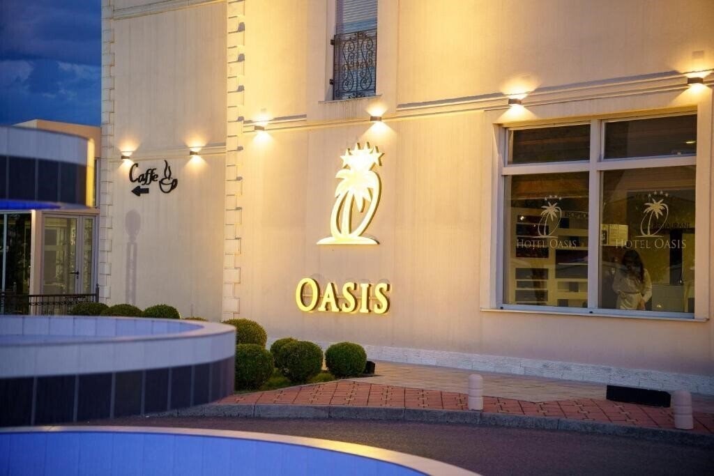 Готель Hotel Oasis 4*