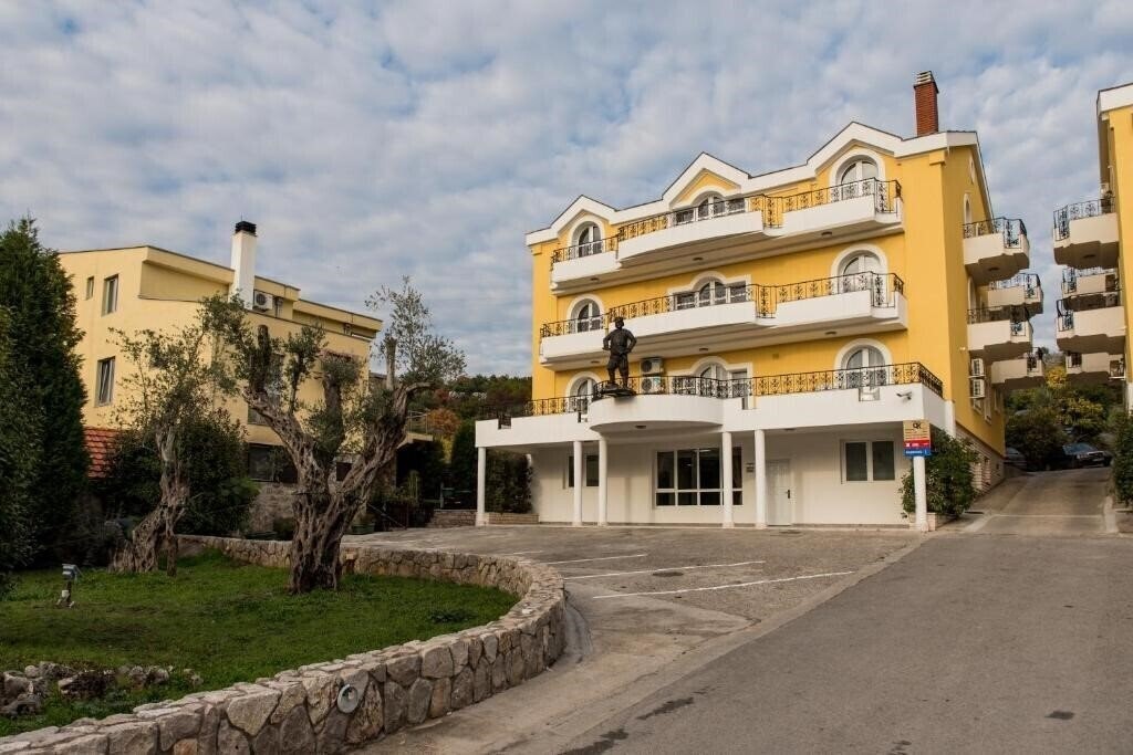 Готель Crnogorska Kuca 3*