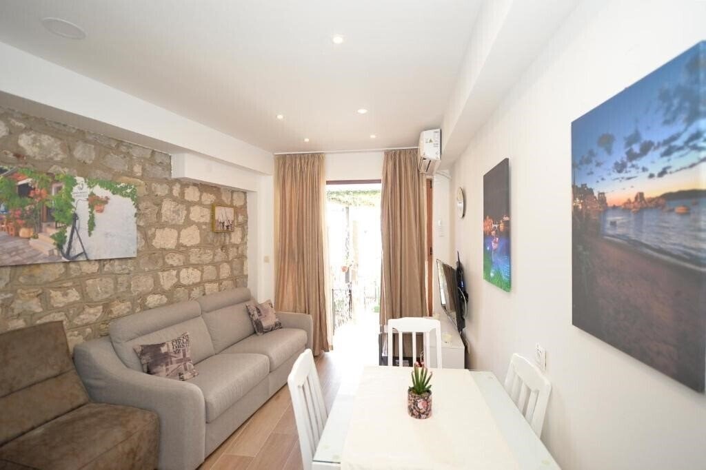 Фотографія Apartments Prova (ex. Langust Apartamani) 3*