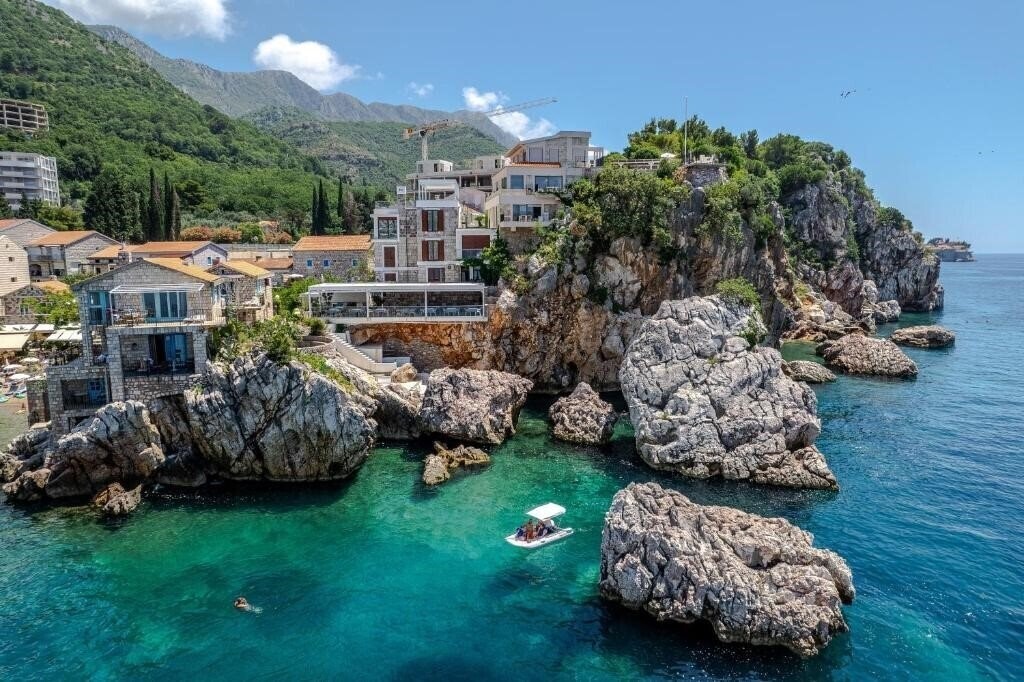Готель Blanche Cliff Apartments 4*