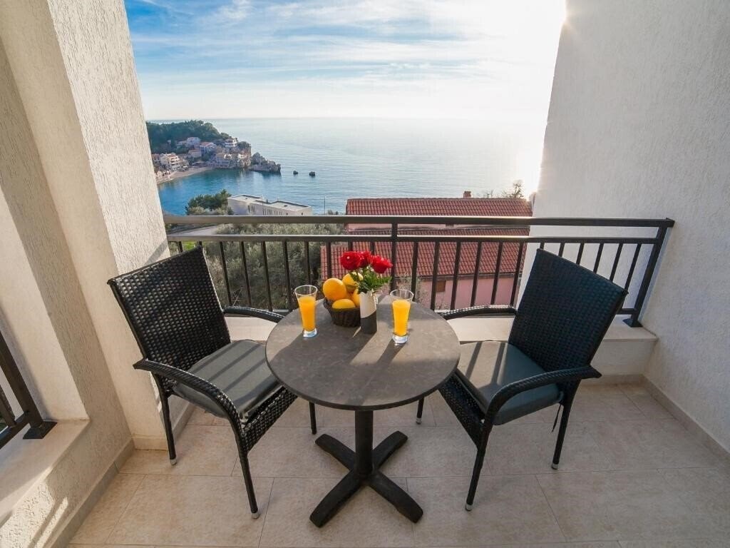 Готель Mona 2 Villa 4*
