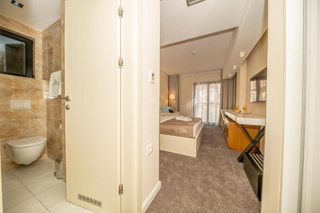 Фотографія Aleksandar Hotel 4*