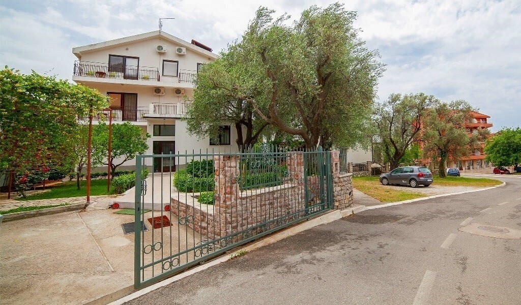 Готель Petrovic Apart 3*