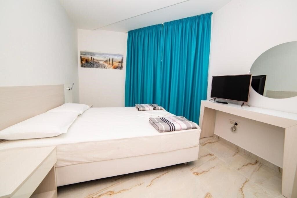 Фотографія Apartments Obala Aura 4*
