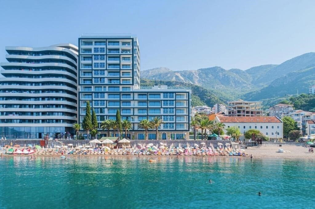 Отель Sunraf Luxe Apartments 4*