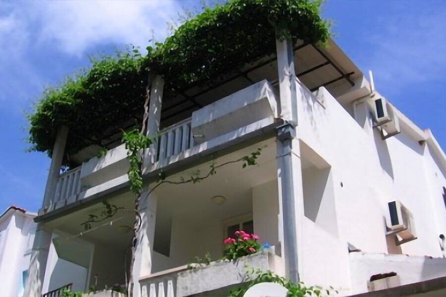 Отель Apartments Jelena 27 3*