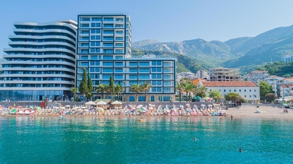 Отель Montesun Raf Apartments 4*