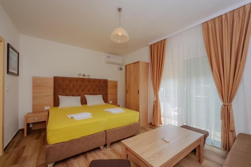 Отель Apartments & Rooms Sole Mar 3*