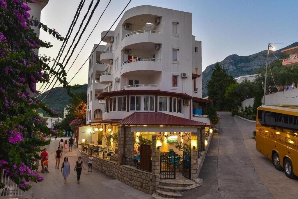 Отель Galeb Hotel 2*