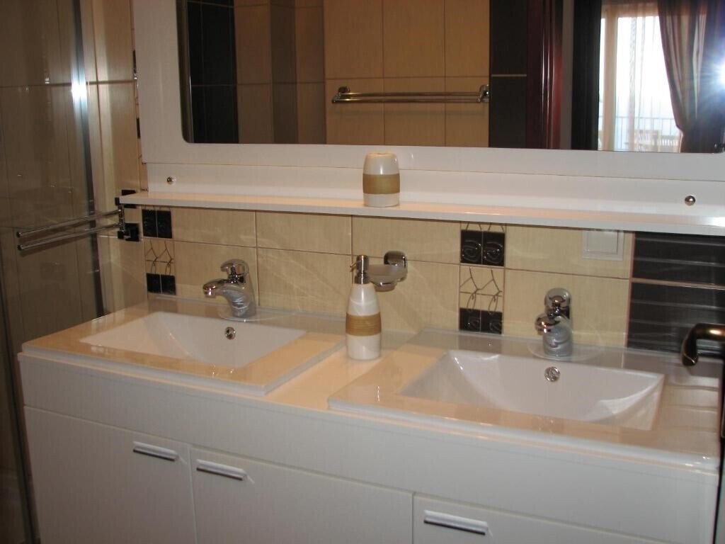 Фотографія Leut Apartments Villa 3*