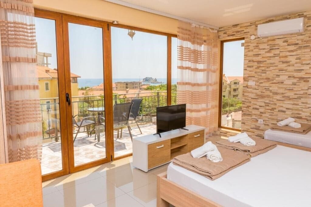 Готель Jovan Apartments 4*