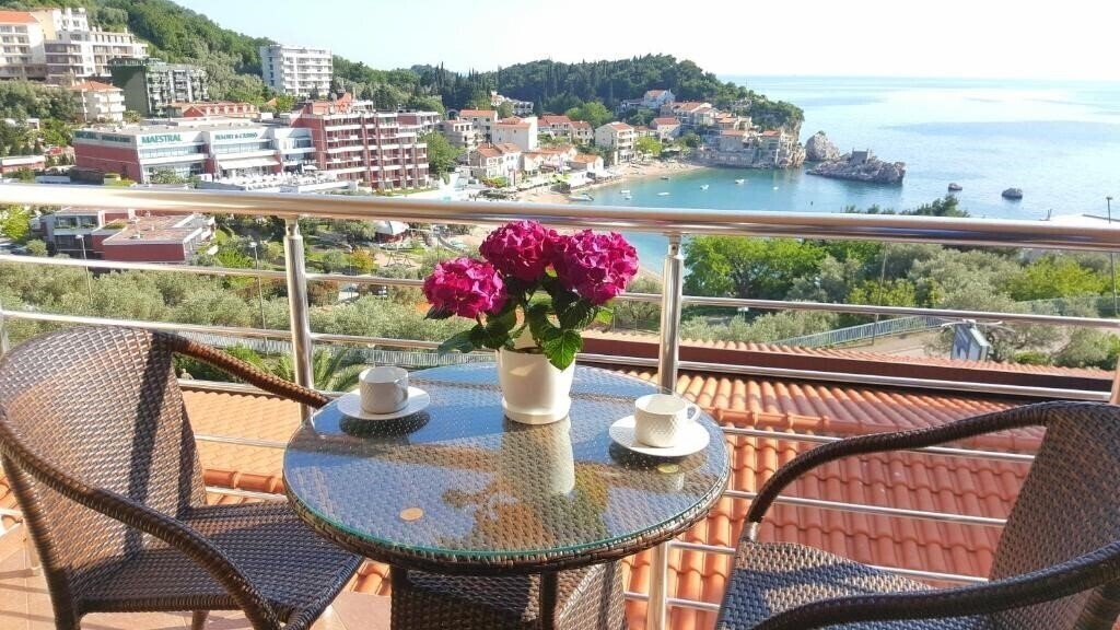 Готель Rino Lux Apartments 4*