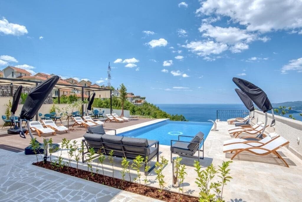Готель Quercus Residences Apartments 4*