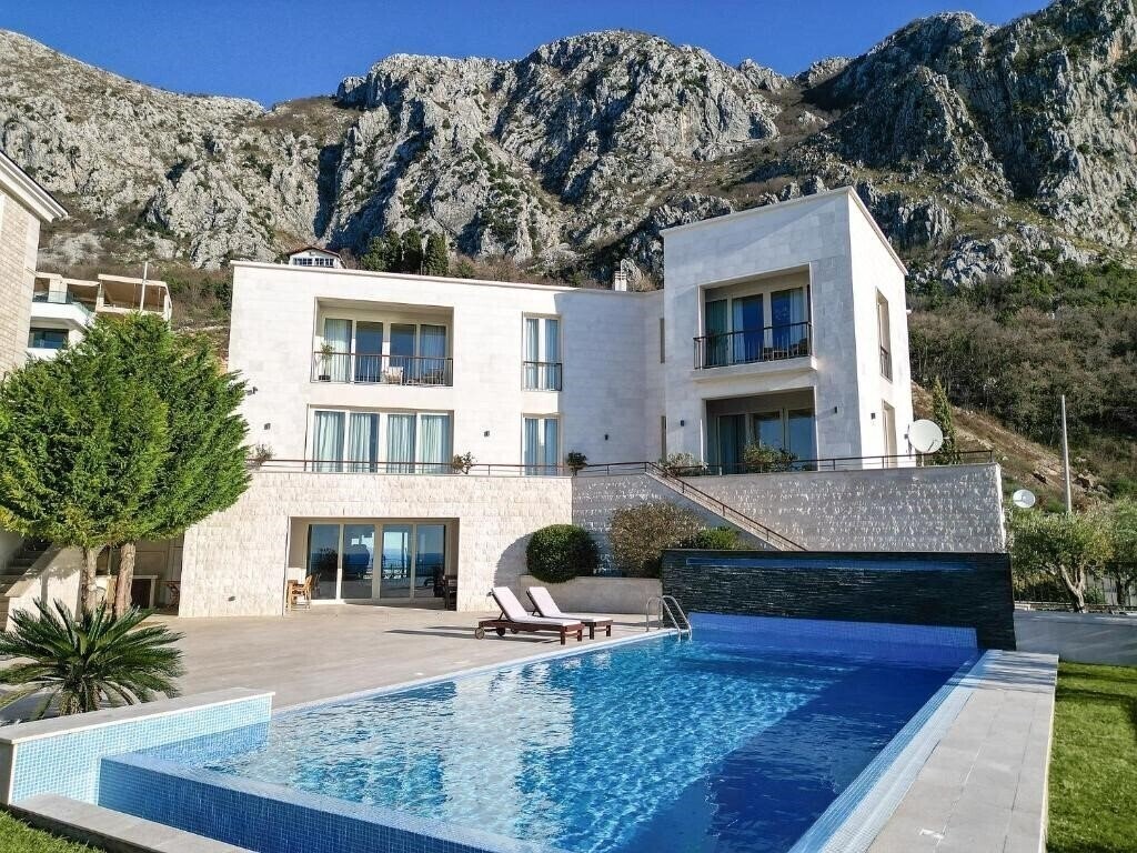 Отель Villa Hedonism 4*