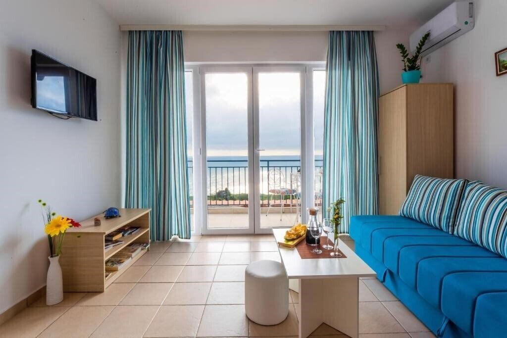 Отель Blue Mediterranean Apartments 3*