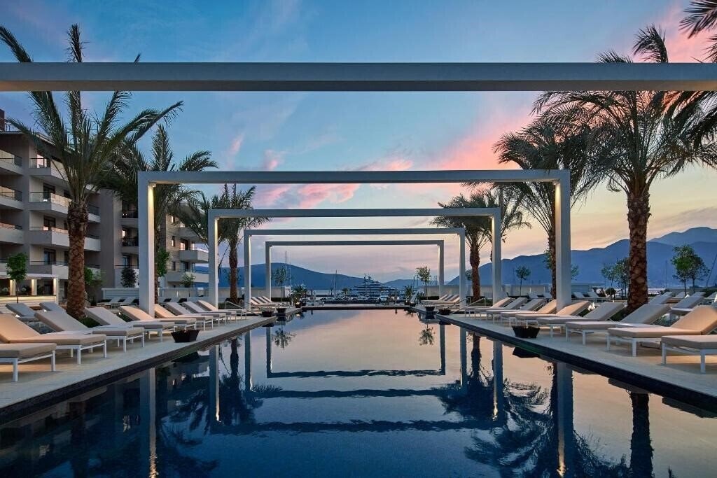 Готель Regent Porto Montenegro 5*