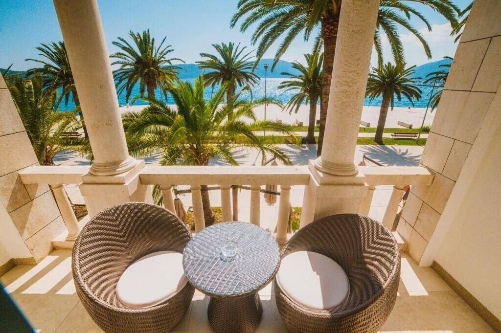 Готель Astoria Tivat 4*