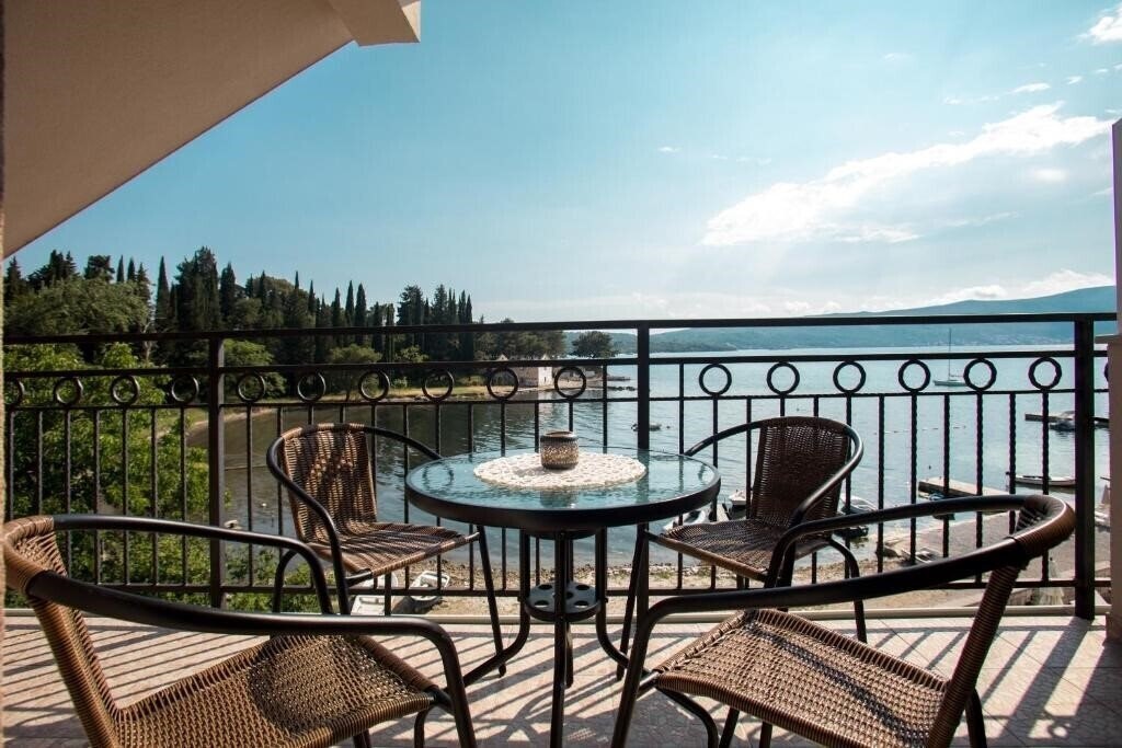 Отель Apartments Lungo Mare 3*
