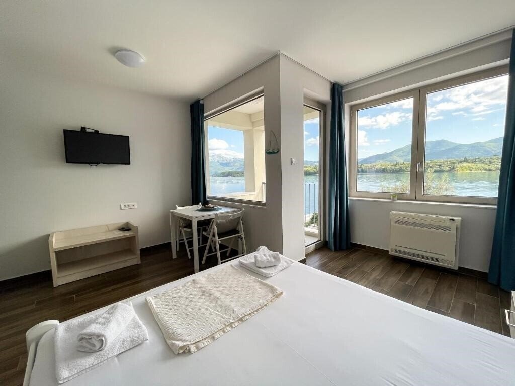 Отель Apartments Maestral 4*