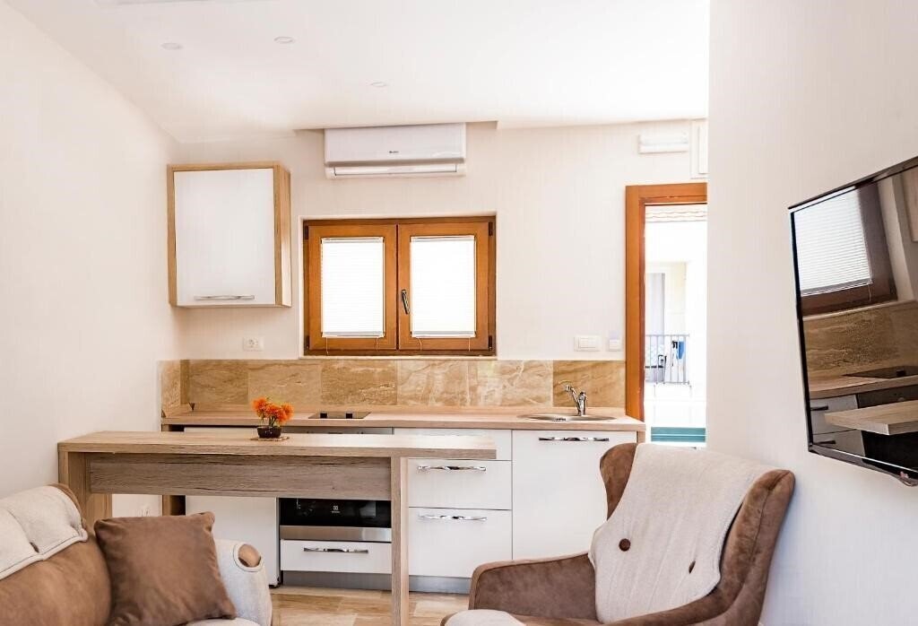 Фотография Waikiki Apartments 4*