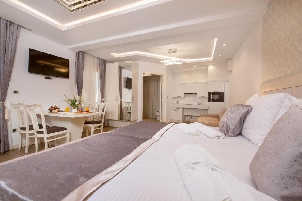Отель Splendidomb Apartments 4*