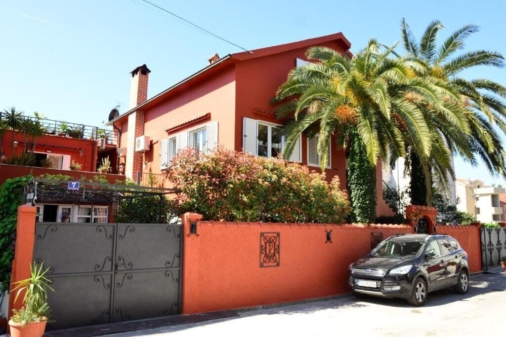 Готель City House Apartments 4*