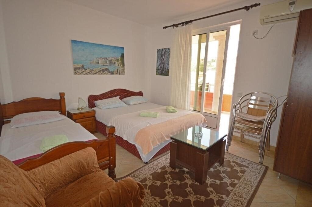 Фото Djakonovic Apartments Ulcinj 3*