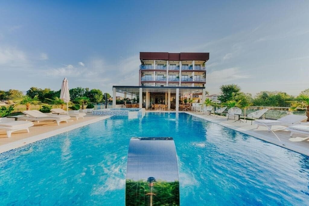 Отель Lion Villa 4*
