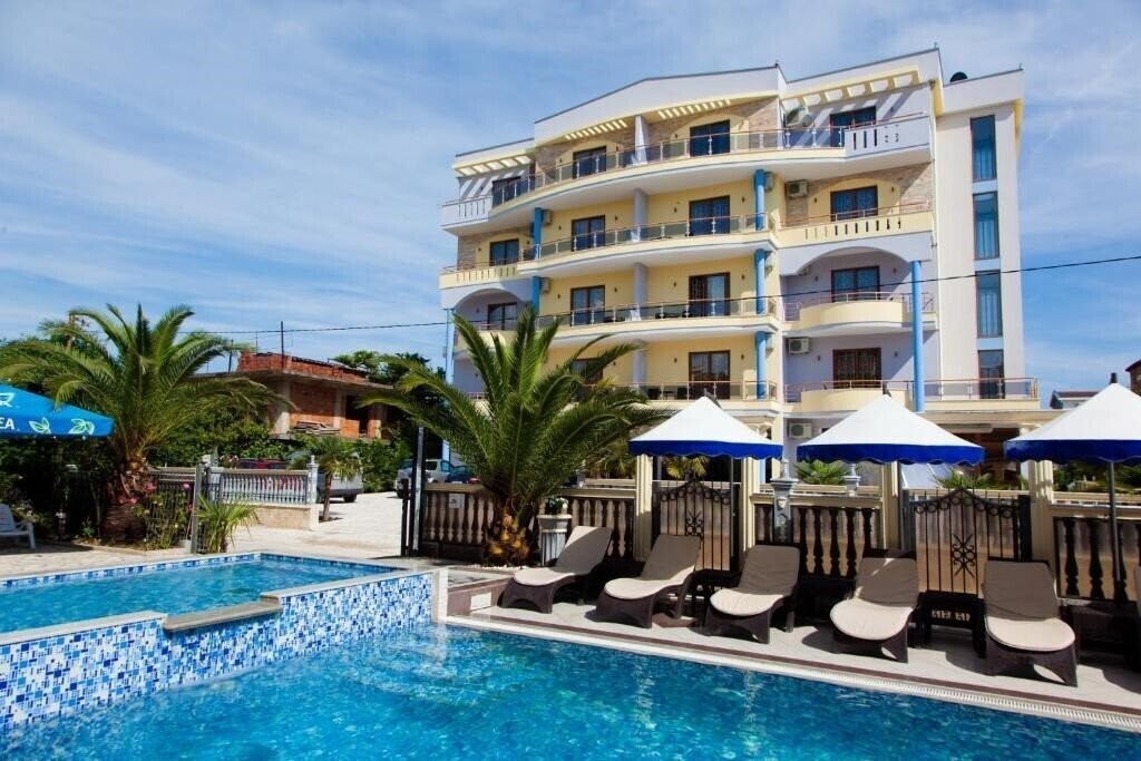 Отель Hotel Montefila 4*