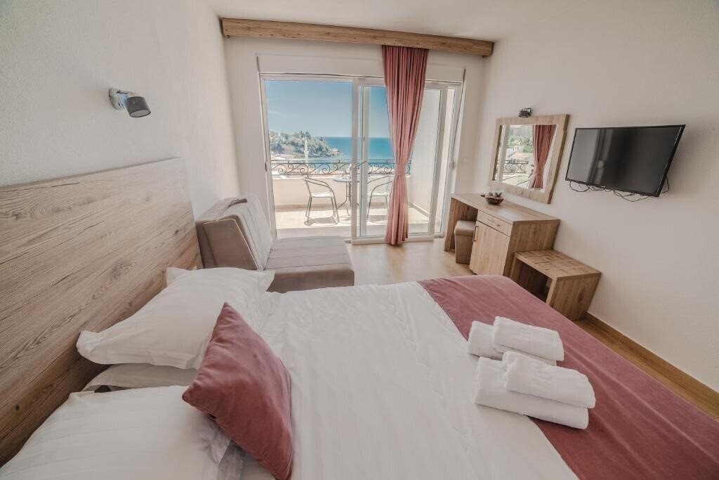 Отель Nobel Ulcinj 4*