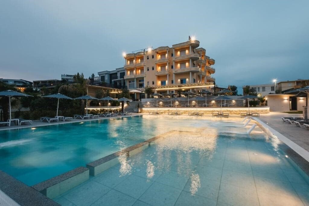 Готель Blue Moon Hotel 4*