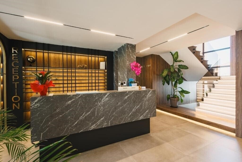 Фото Hotel Teuta 5*