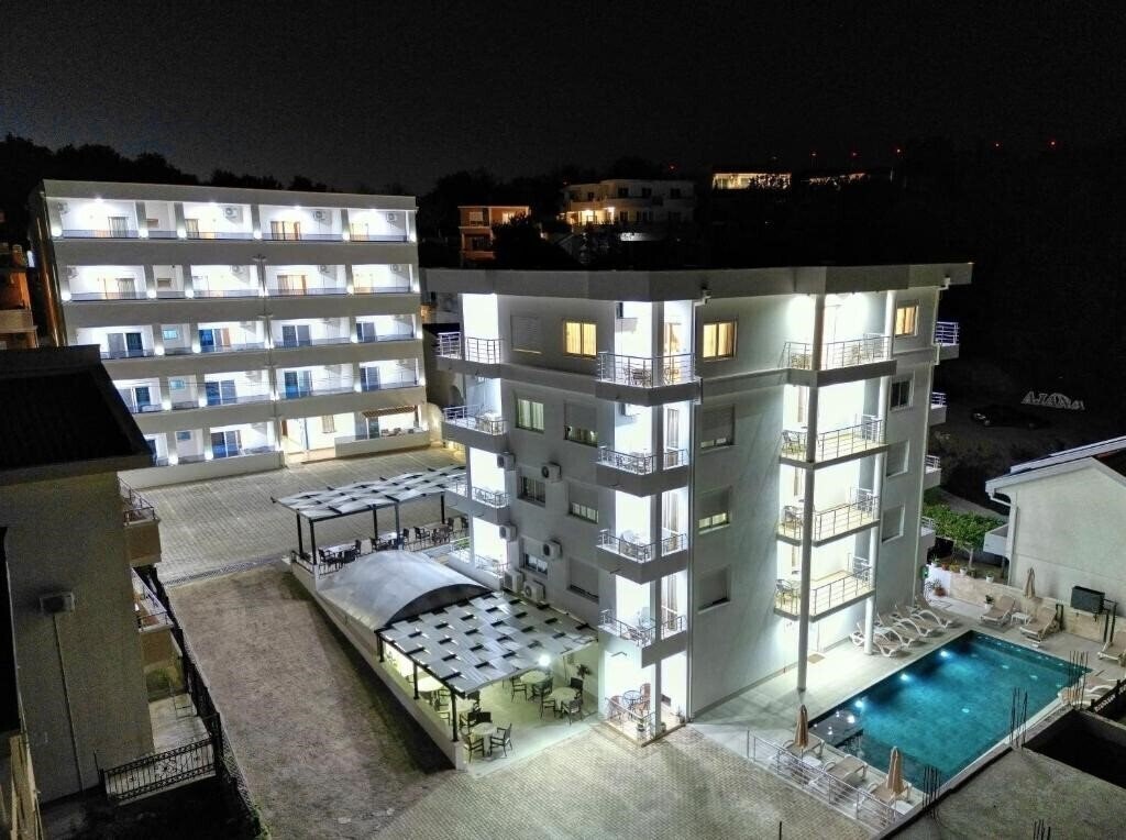 Отель Aqua Lounge Aparthotel 3*
