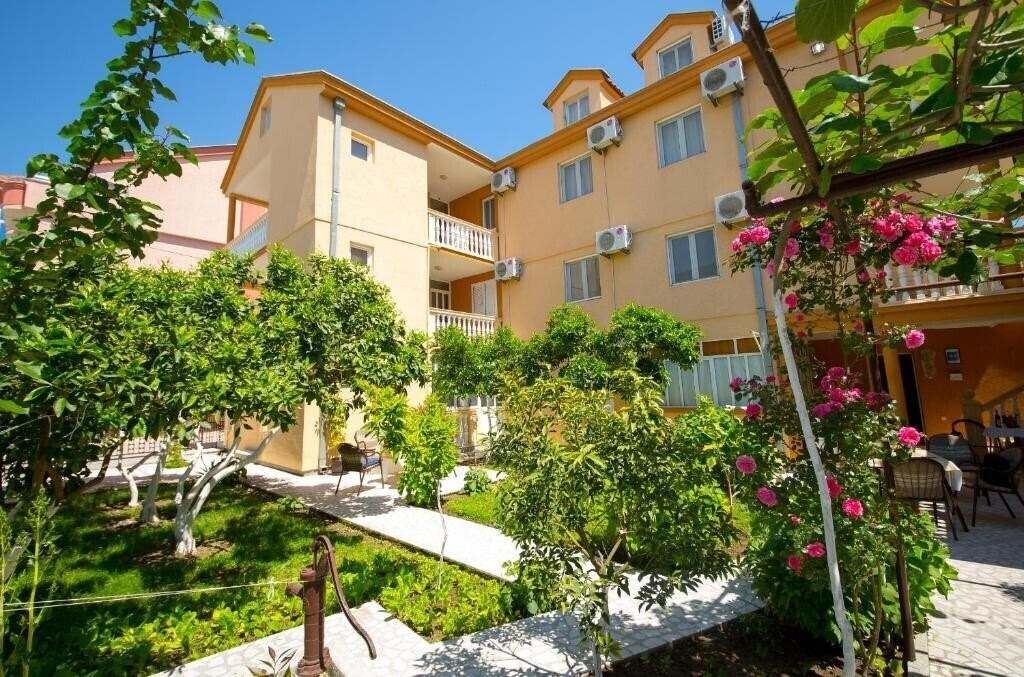Отель Apartments Dalila 3*