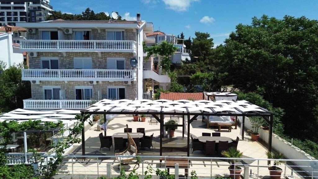 Готель Sun Apartments 3*