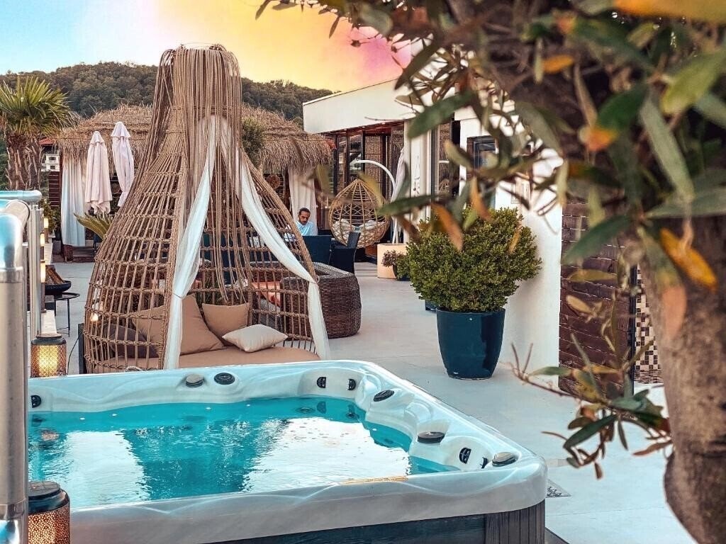 Готель Residence Apartments 4*