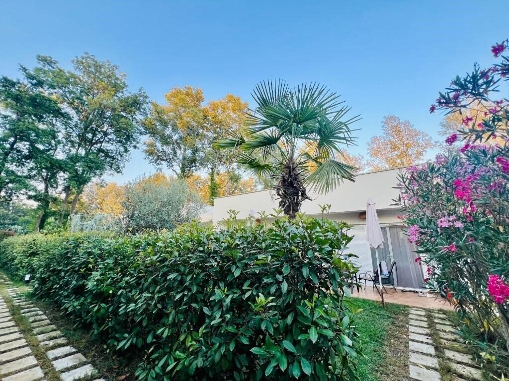 Фотографія Garden Villas 3*