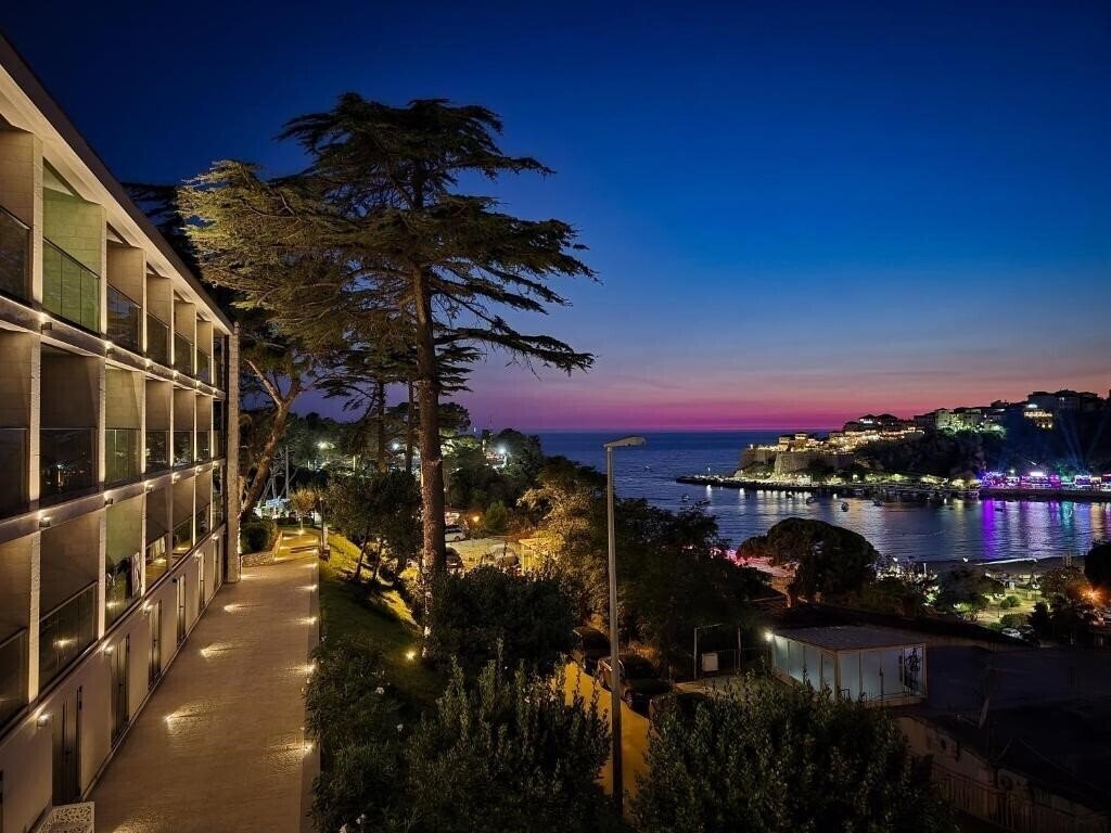 Готель The New Hotel Mediteran Villa Edition 4*