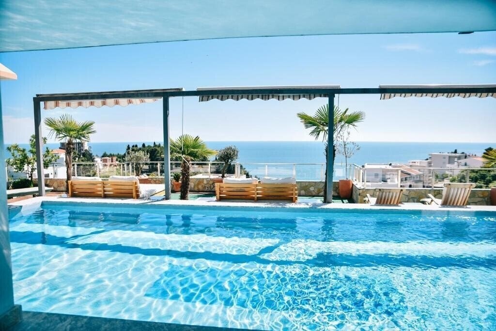 Готель Freiburg Hotel 4*