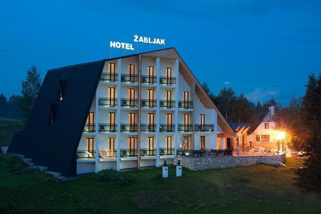 Готель Zabljak 2*