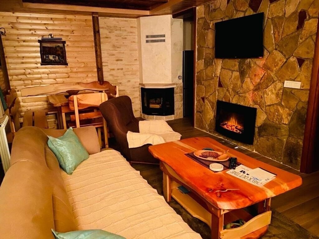 Готель Holiday Homes Durmitorski Gaj 3*